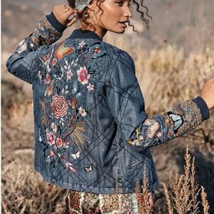 ✨ 1 Day Sale ⬇️ $325 ✨Johnny Was Denim Floral Embroidery Bomber. XL